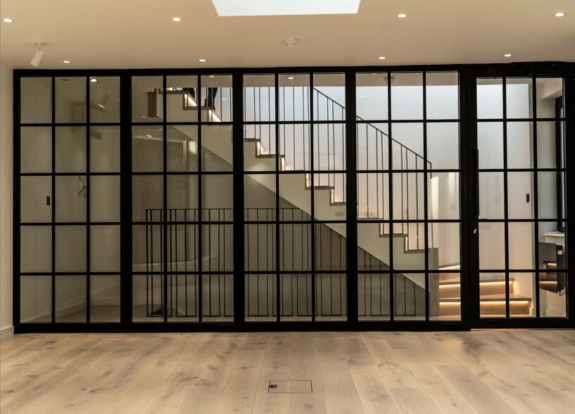 9-9A Masons Yard, London to rent - Interior Photo - Image 3 of 4