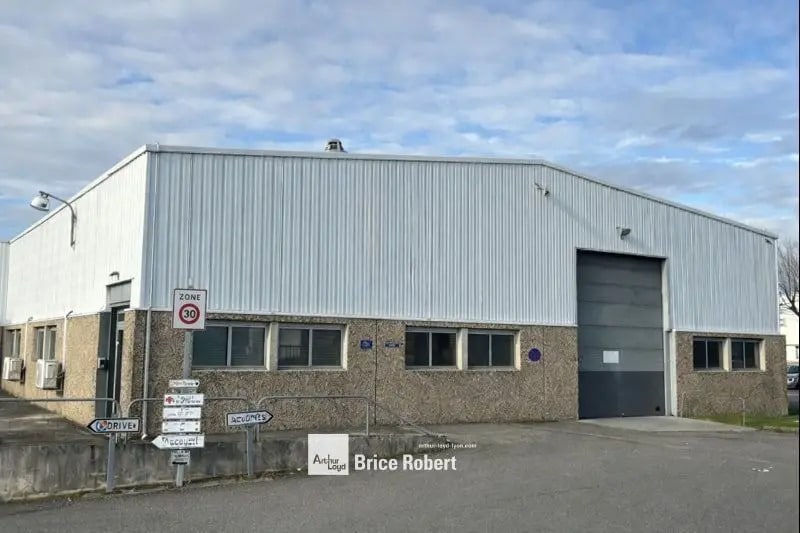 Office in Miribel to rent Building Photo- Image 1 of 8