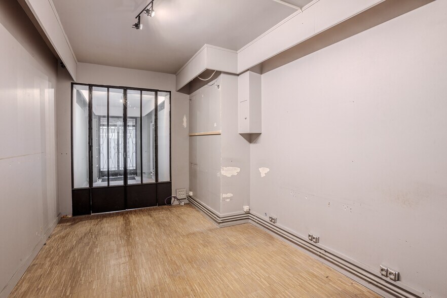 Build-to-Rent in Paris for sale - Building Photo - Image 2 of 9