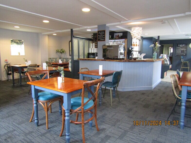 36-38 Station Rd, Sudbury to rent - Interior Photo - Image 2 of 5