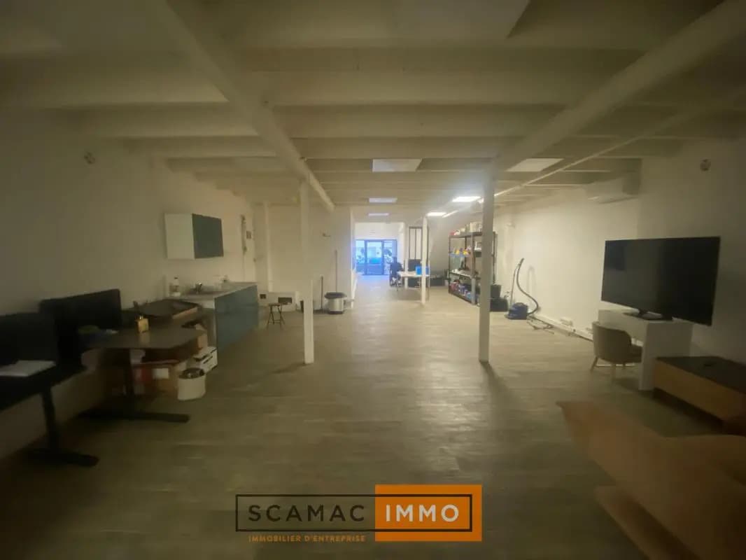 Retail in Marseille to rent Interior Photo- Image 1 of 10