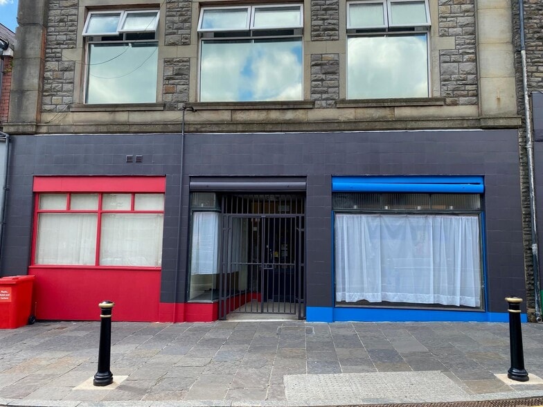 40-42 Hanbury Rd, Bargoed to rent - Building Photo - Image 3 of 6