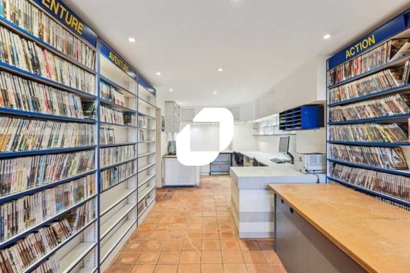 Light Industrial in Colombes to rent - Interior Photo - Image 3 of 15