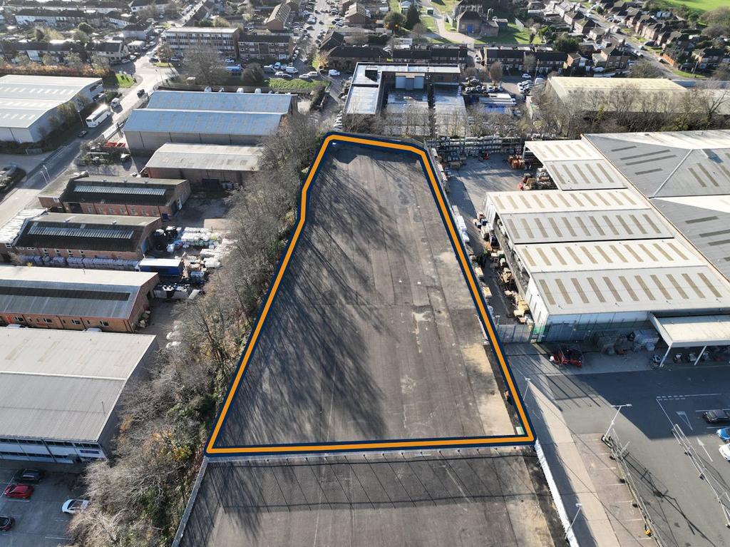 Dallow Road, Luton to rent Building Photo- Image 1 of 21