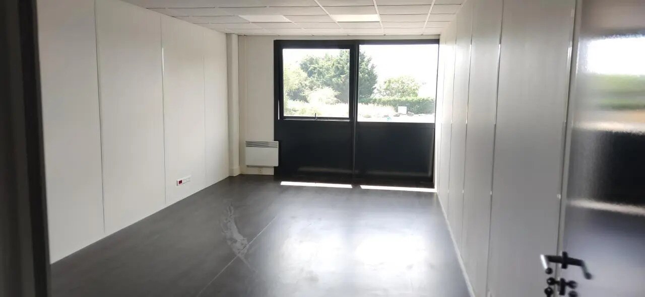 Light Industrial in Herblay-sur-Seine to rent Interior Photo- Image 1 of 15