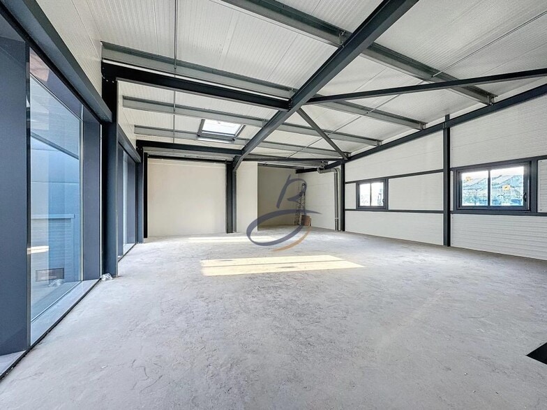 4 Impasse Marie-Louise Lantelme, Bourgoin-Jallieu to rent - Interior Photo - Image 3 of 7