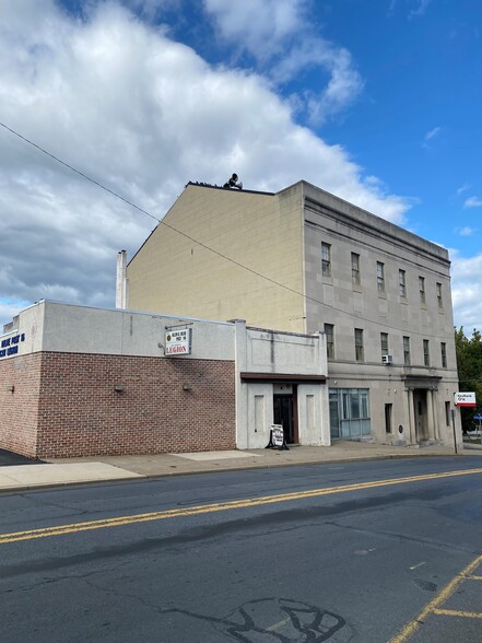 518 Main St, Slatington, PA for rent - Building Photo - Image 3 of 24