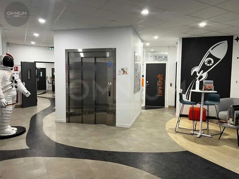 Office in Villeurbanne to rent - Building Photo - Image 2 of 5