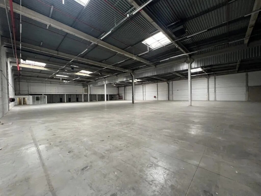Location Entrepôt 2 639 m² à 8 058 m² - Photo 1