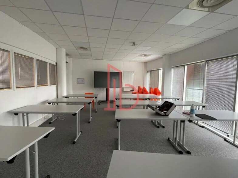 Office in Mérignac to rent - Interior Photo - Image 3 of 6