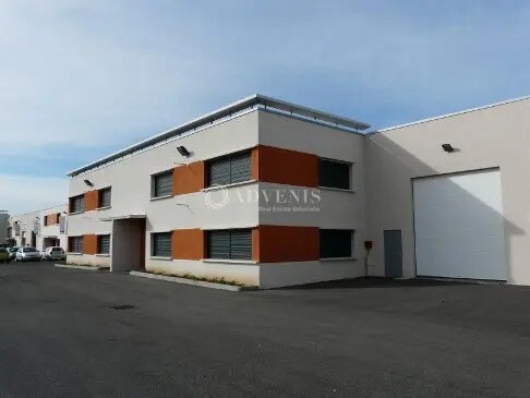 Office in Meyzieu to rent Building Photo- Image 1 of 13