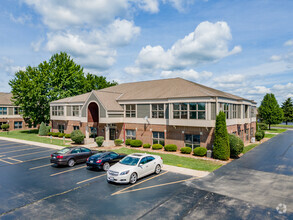 1001 W Glen Oaks Ln, Mequon, WI for rent Building Photo- Image 1 of 21