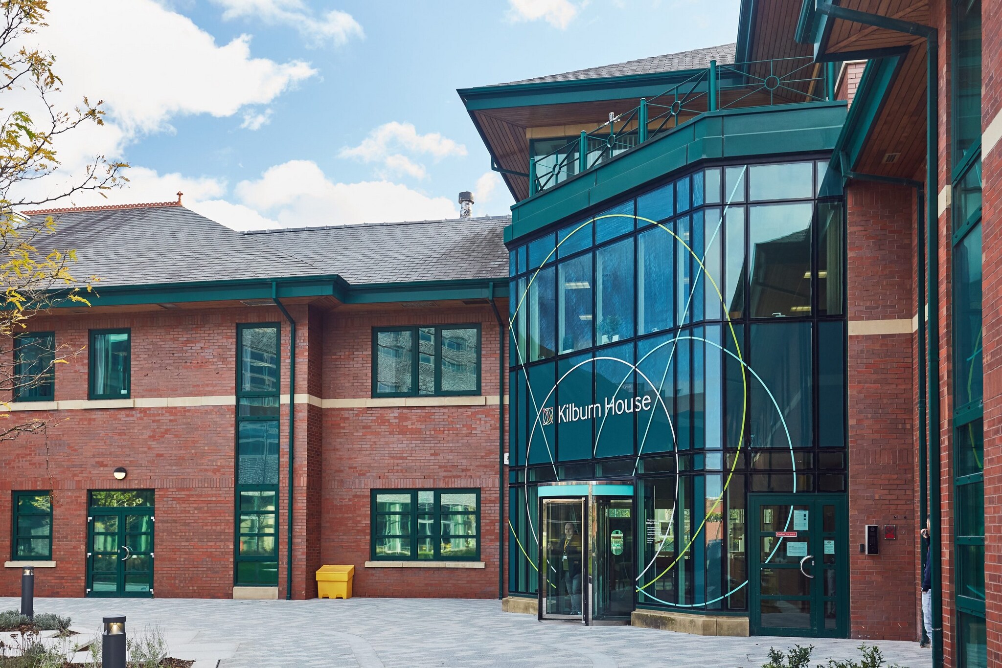 Lloyd St N, Manchester to rent Building Photo- Image 1 of 10