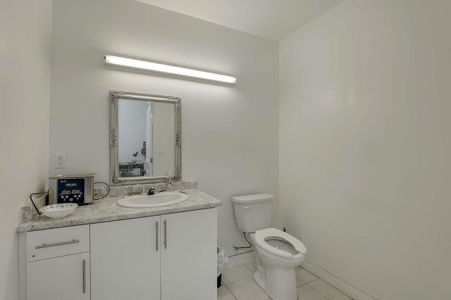 8028 128th St, Surrey, BC for sale - Building Photo - Image 2 of 7