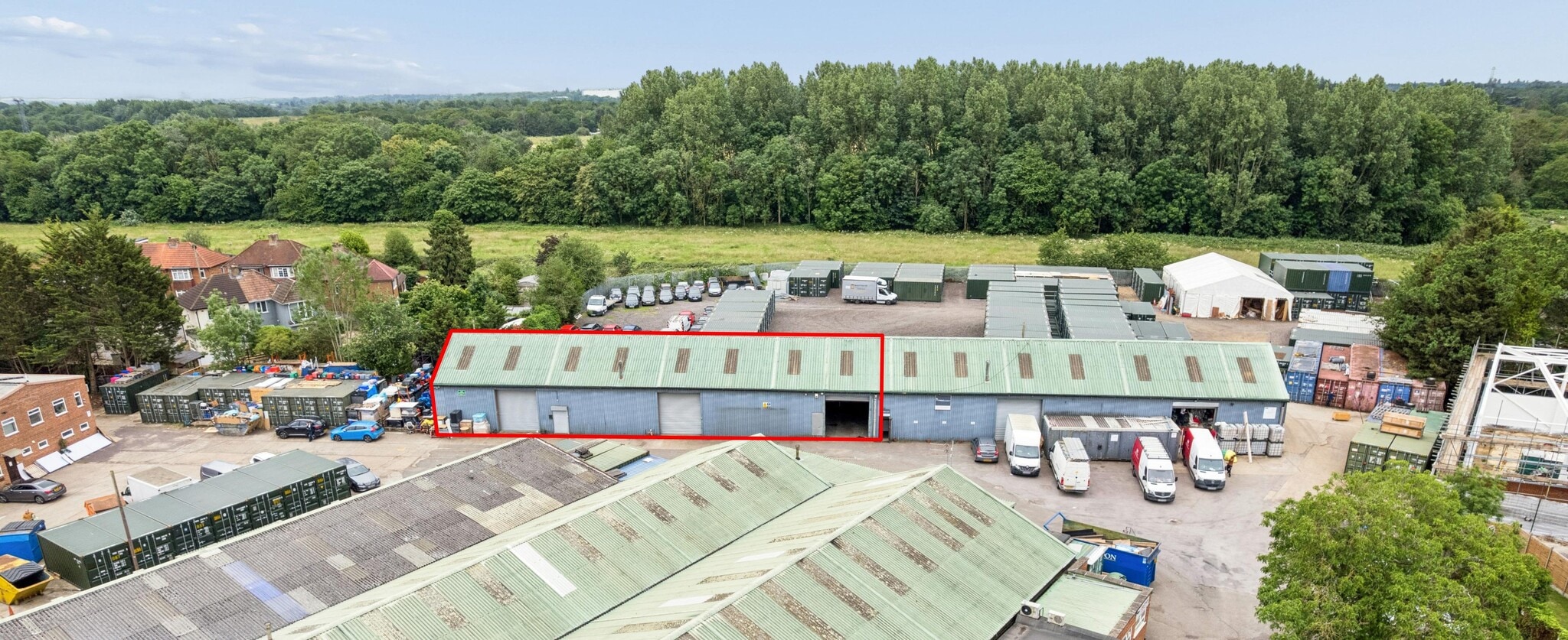 Oxford Rd, Gerrards Cross to rent Building Photo- Image 1 of 5