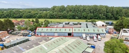 Oxford Rd, Gerrards Cross to rent Building Photo- Image 1 of 5
