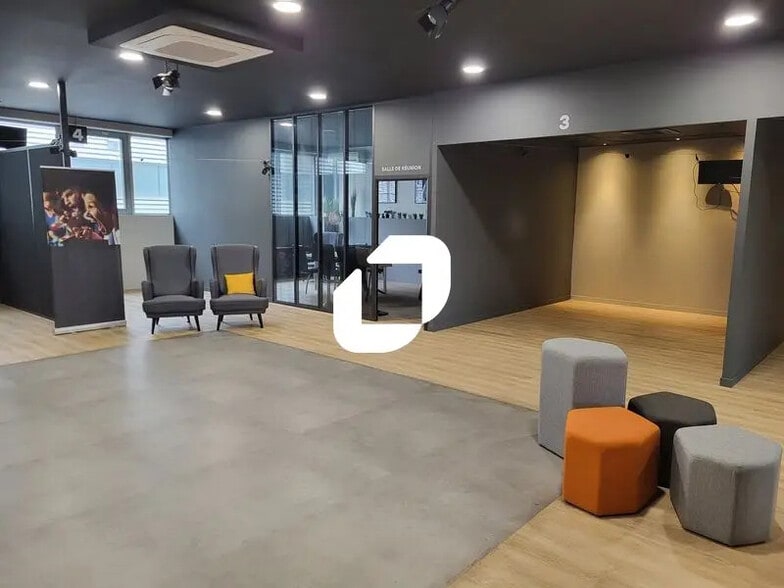 Retail in Mérignac to rent - Building Photo - Image 3 of 9