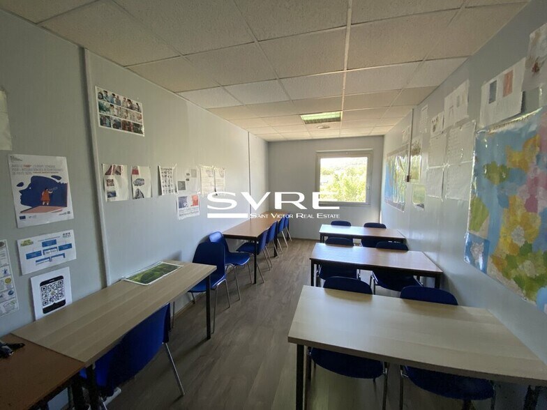 Office in Aubagne to rent - Interior Photo - Image 2 of 2