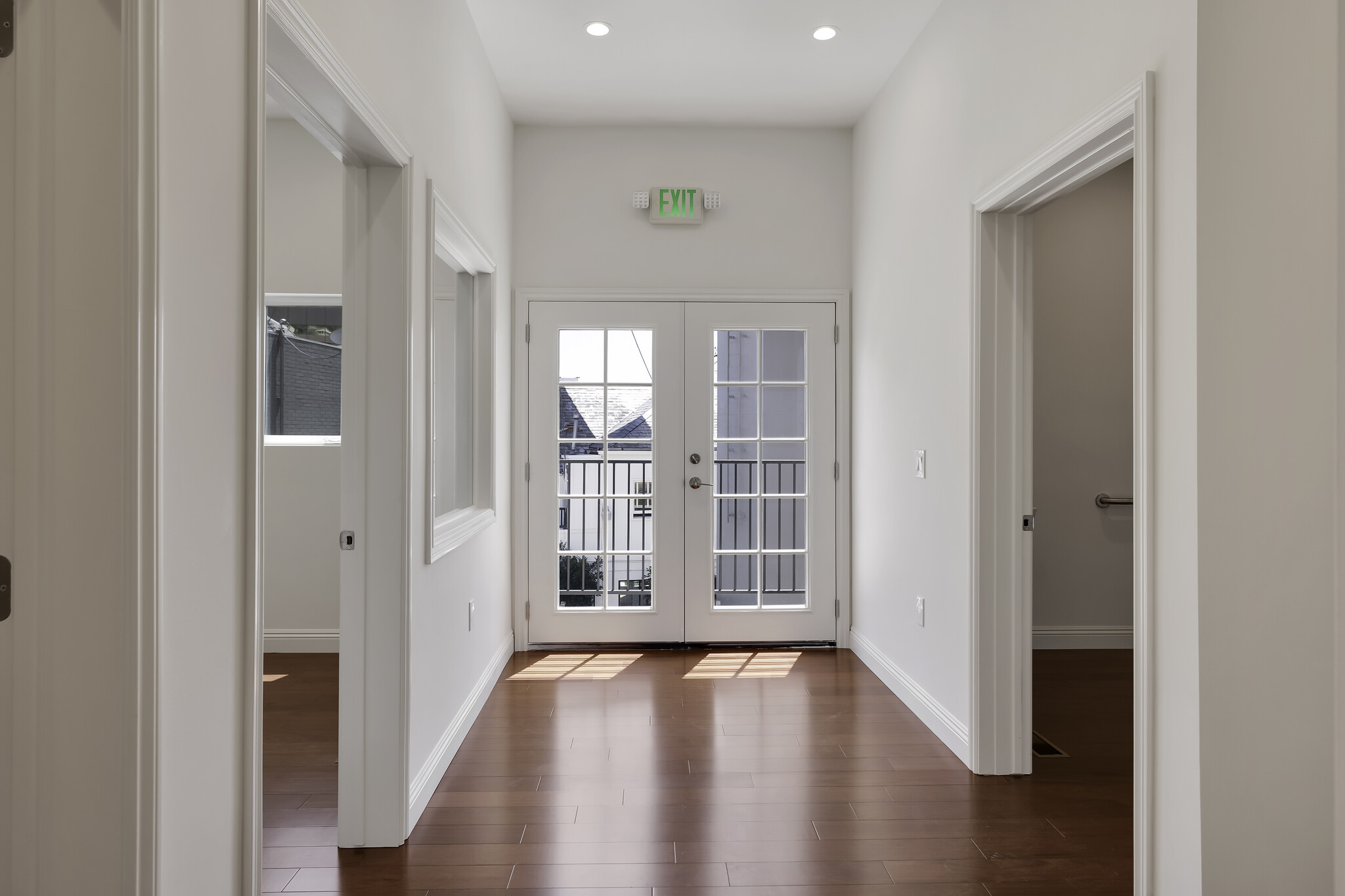 1112 N Sherbourne Dr, West Hollywood, CA for rent Interior Photo- Image 1 of 30