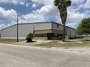 14202 Atlanta Dr, Laredo, TX for rent Building Photo- Image 1 of 18