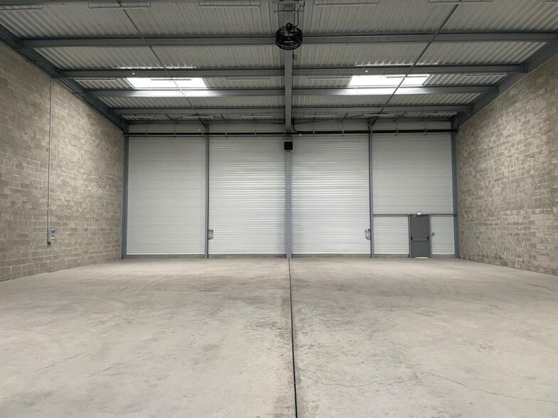 Industrial in Créteil to rent - Interior Photo - Image 3 of 6