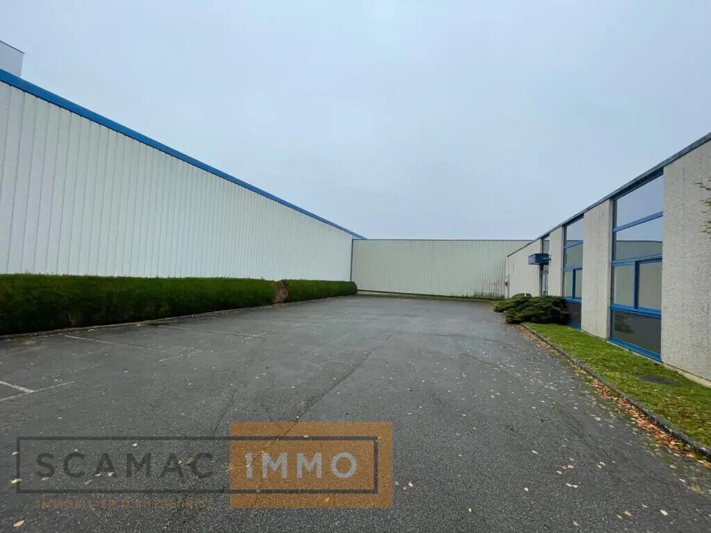 Location Entrepôt 697 m² à 1 121 m² - Photo 1