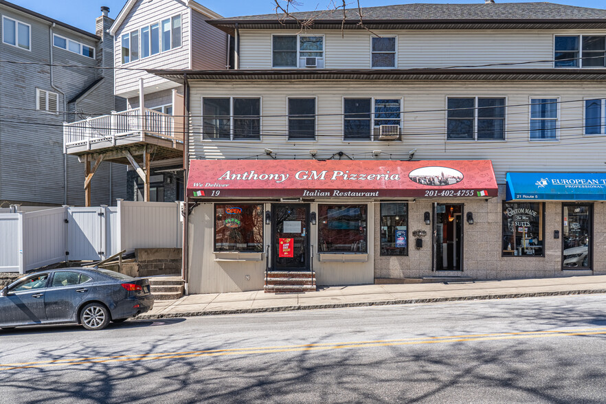 19-23 State Rt 5, Edgewater, NJ for sale - Building Photo - Image 1 of 1