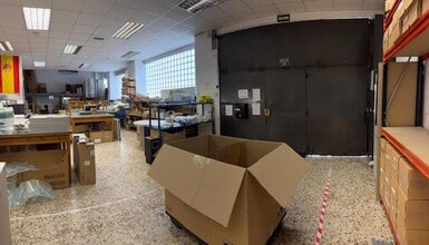 Retail in Madrid, Madrid to rent Interior Photo- Image 2 of 5