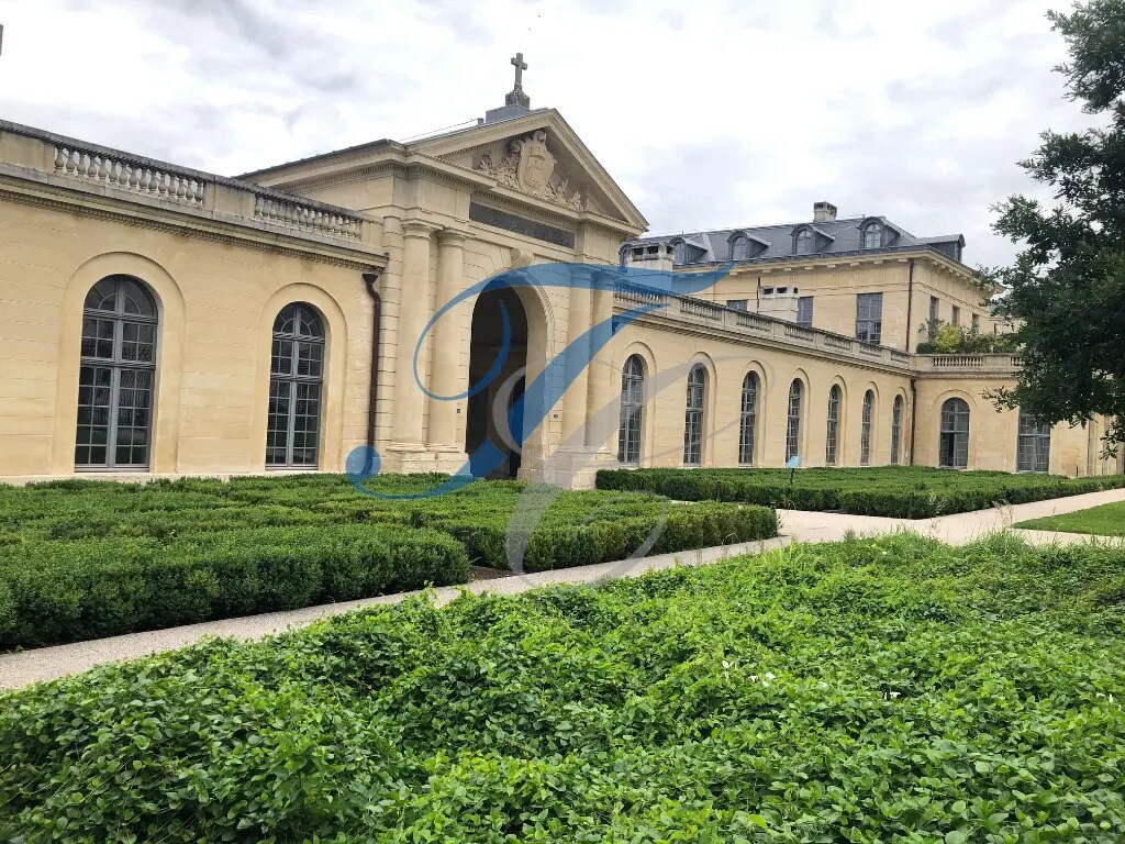 12 Rue Richaud, Versailles to rent Building Photo- Image 1 of 9