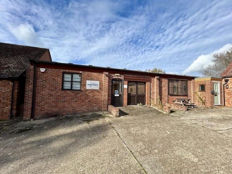 Unit 3 Ashfields Farm Priors Court Road Hermitage, Thatcham to rent Primary Photo- Image 1 of 2