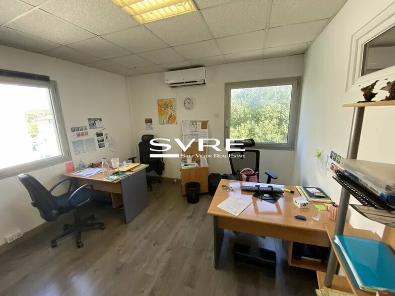 Office in Aubagne to rent - Interior Photo - Image 1 of 3