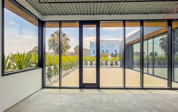 315-319 N Beverly Dr, Beverly Hills, CA to rent Interior Photo- Image 2 of 5