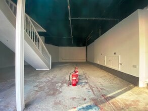 Hagley Mall, Halesowen to rent Interior Photo- Image 2 of 2