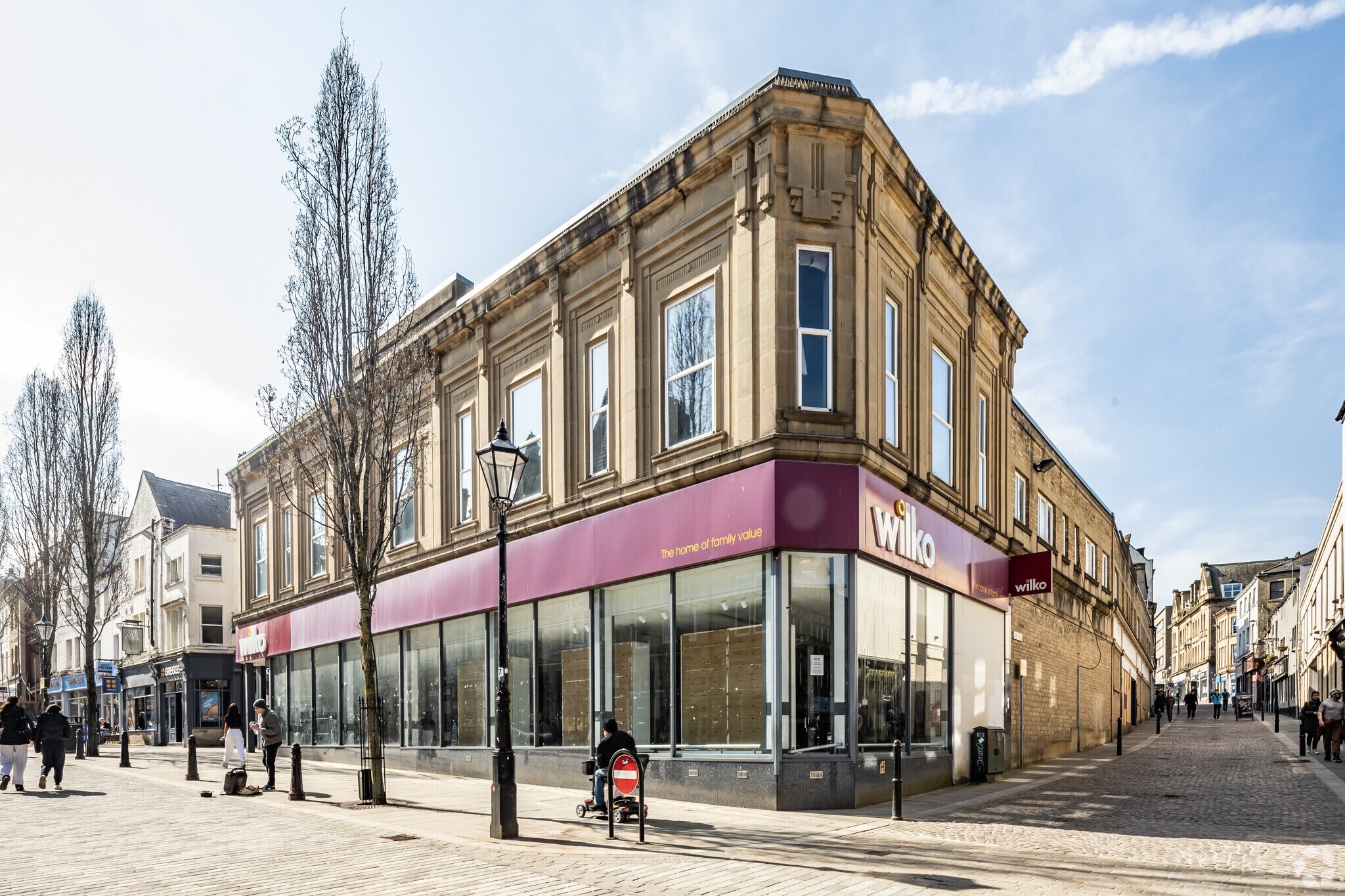 2-4 Southgate, Halifax to rent Building Photo- Image 1 of 3