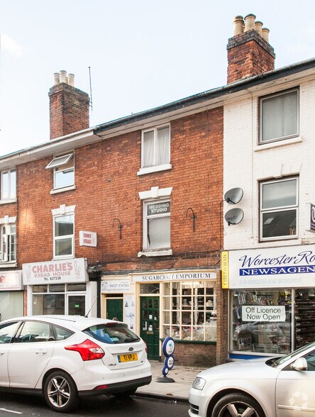 56 Worcester Rd, Bromsgrove for sale - Primary Photo - Image 1 of 1