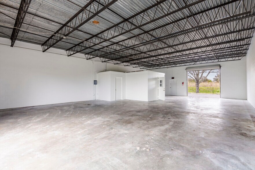 12950 58th St N, Clearwater, FL for rent - Building Photo - Image 3 of 5