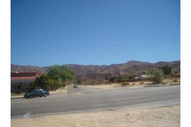 29 Palms Hwy, Twentynine Palms, CA for rent - Building Photo - Image 3 of 7