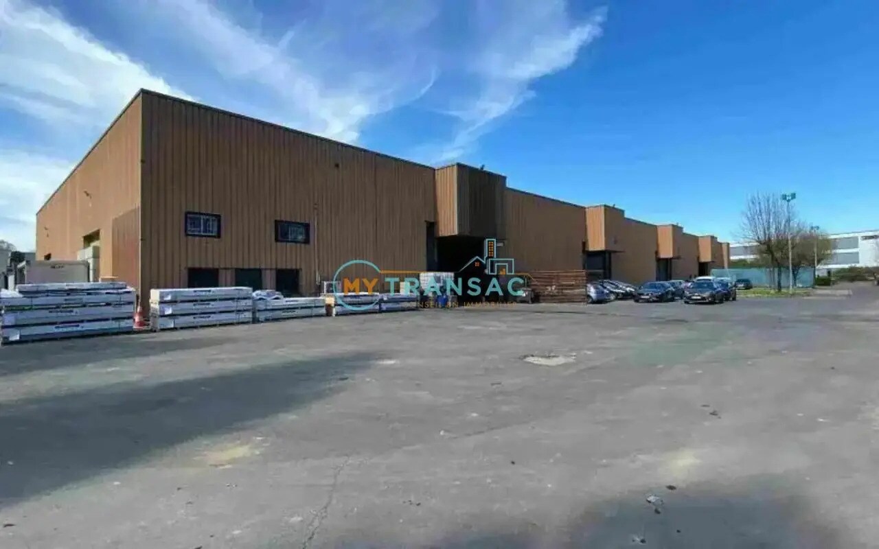 Industrial in Émerainville to rent Building Photo- Image 1 of 7