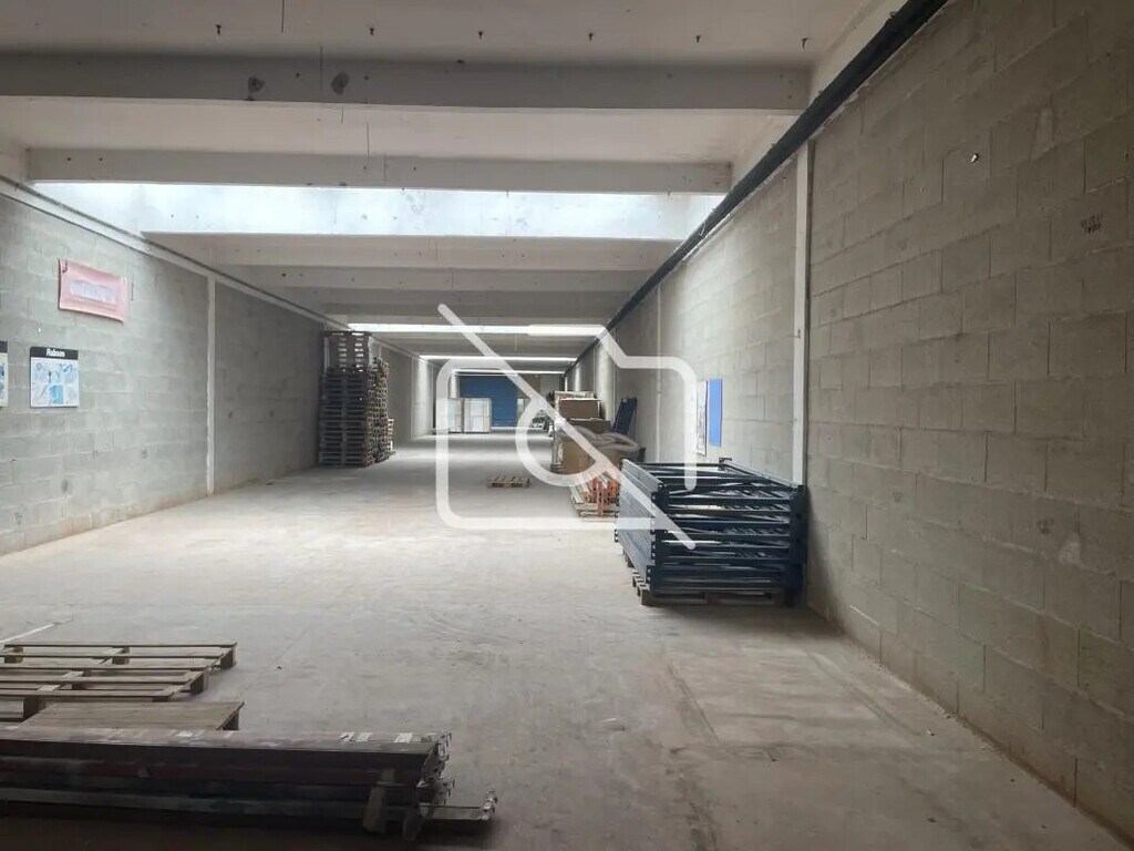 Location Entrepôt 600 m² - Photo 1