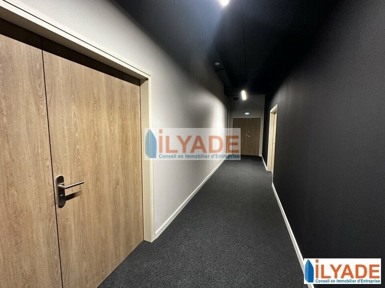 Retail in La Ciotat for sale - Building Photo - Image 2 of 12