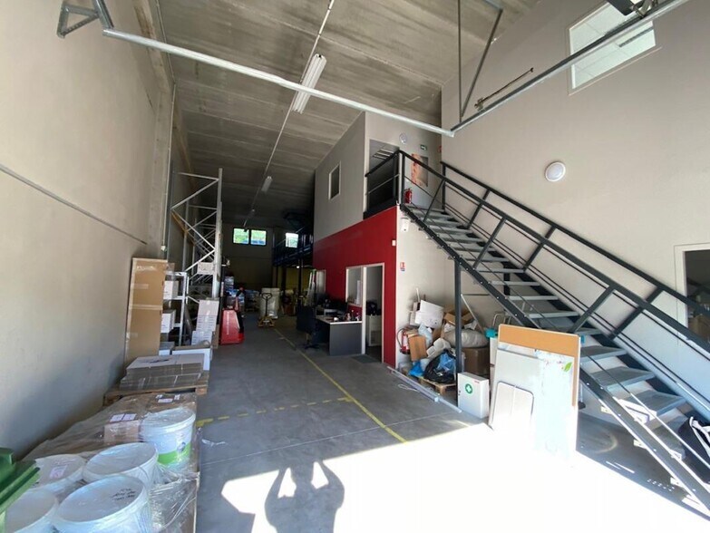 Light Industrial in Brignais to rent - Interior Photo - Image 3 of 7