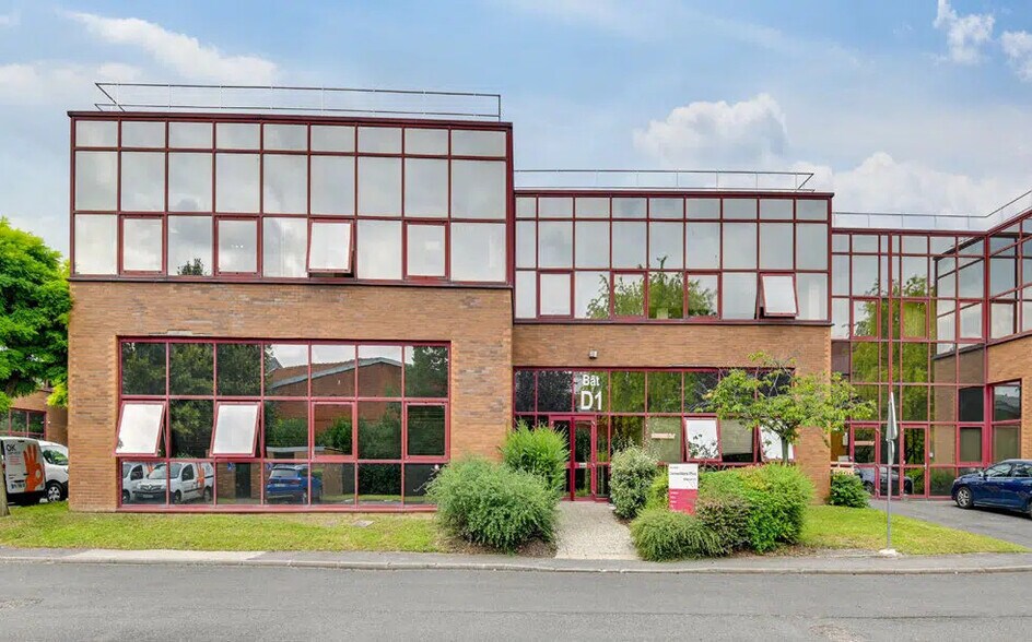 Industrial in Gennevilliers to rent - Building Photo - Image 2 of 10