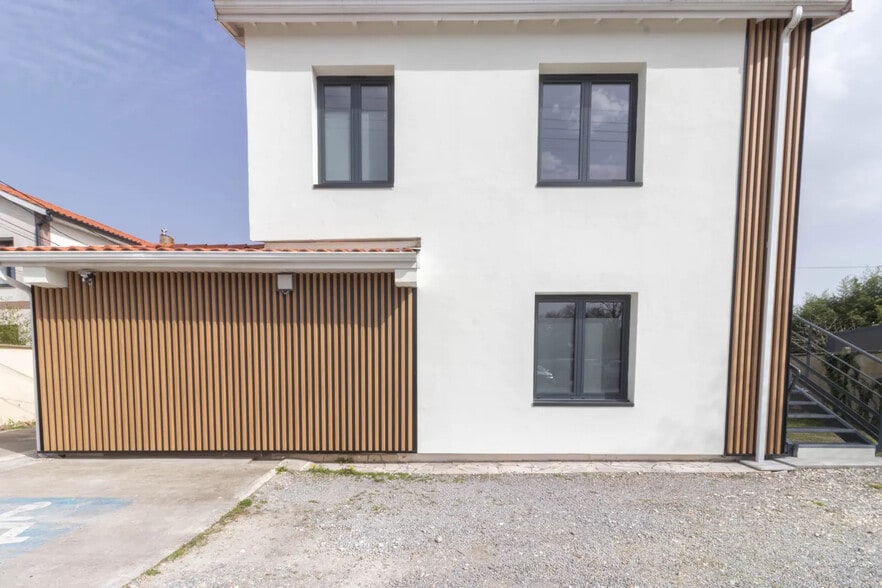 Light Industrial in Pessac to rent - Building Photo - Image 1 of 5
