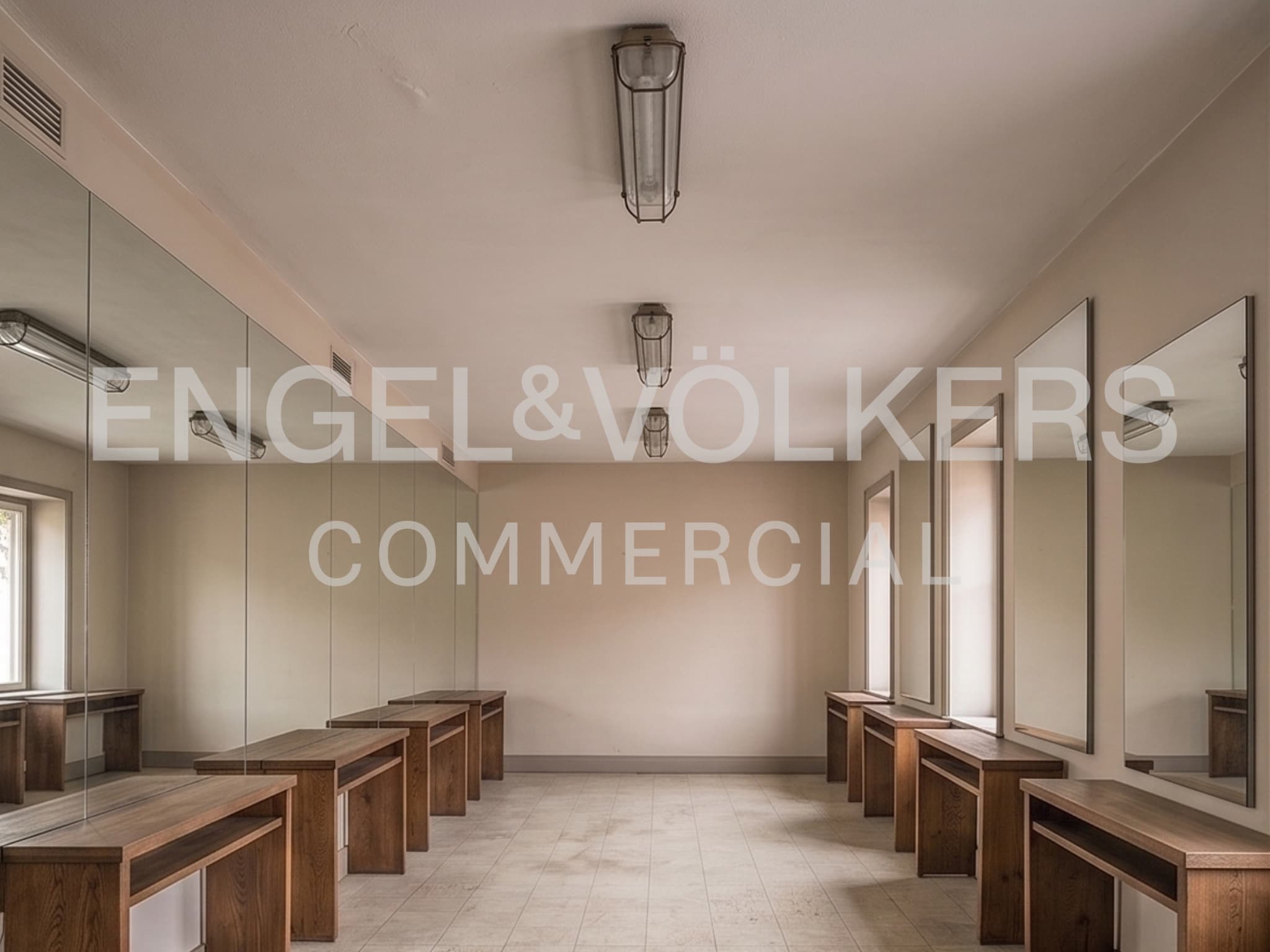 Retail in Madrid, Madrid to rent Floor Plan- Image 1 of 2