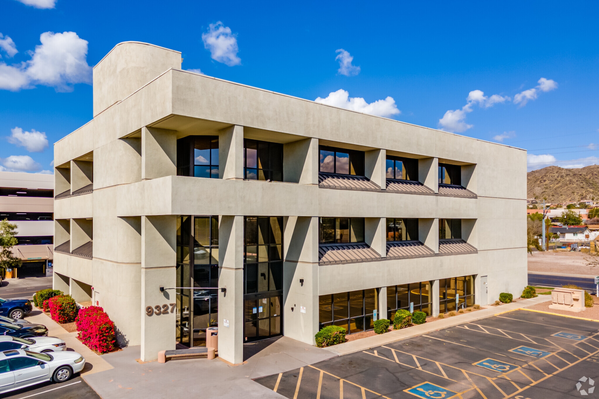 9327 N 3rd St, Phoenix, AZ to rent Primary Photo- Image 1 of 10