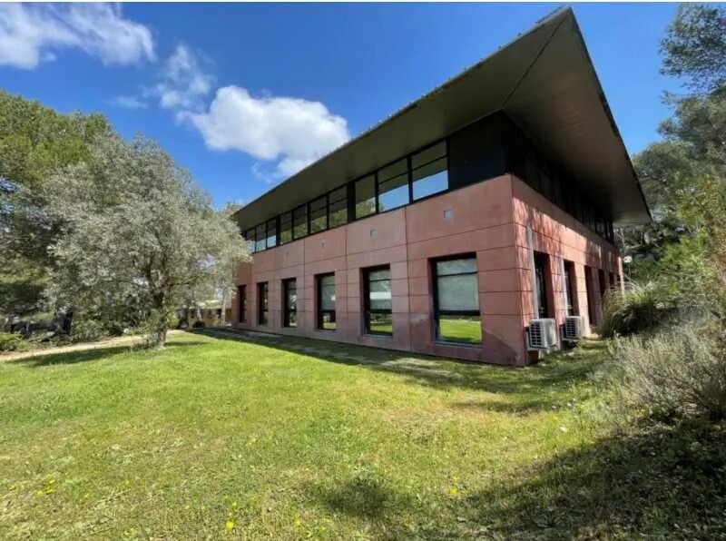 Office in Aix-en-Provence to rent Building Photo- Image 1 of 15