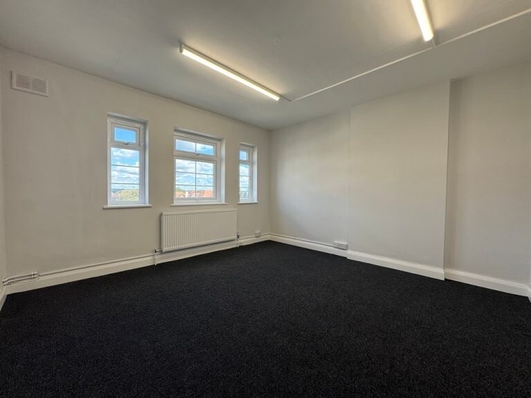 Thames House, 1528 London Rd, Leigh On Sea to rent - Interior Photo - Image 2 of 3