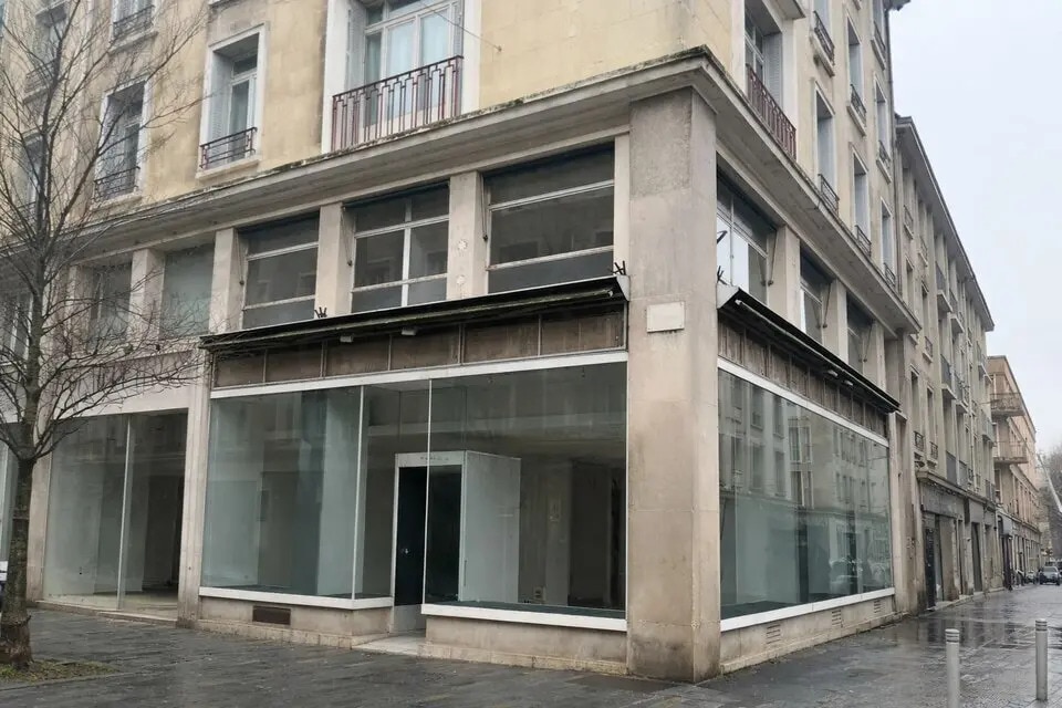 Location Commerce 198 m² - Photo 1