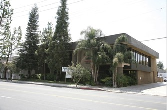 18344 Oxnard St, Tarzana, CA for rent Primary Photo- Image 1 of 8