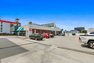 Wilshire Blvd, Santa Monica, CA for rent Building Photo- Image 1 of 7